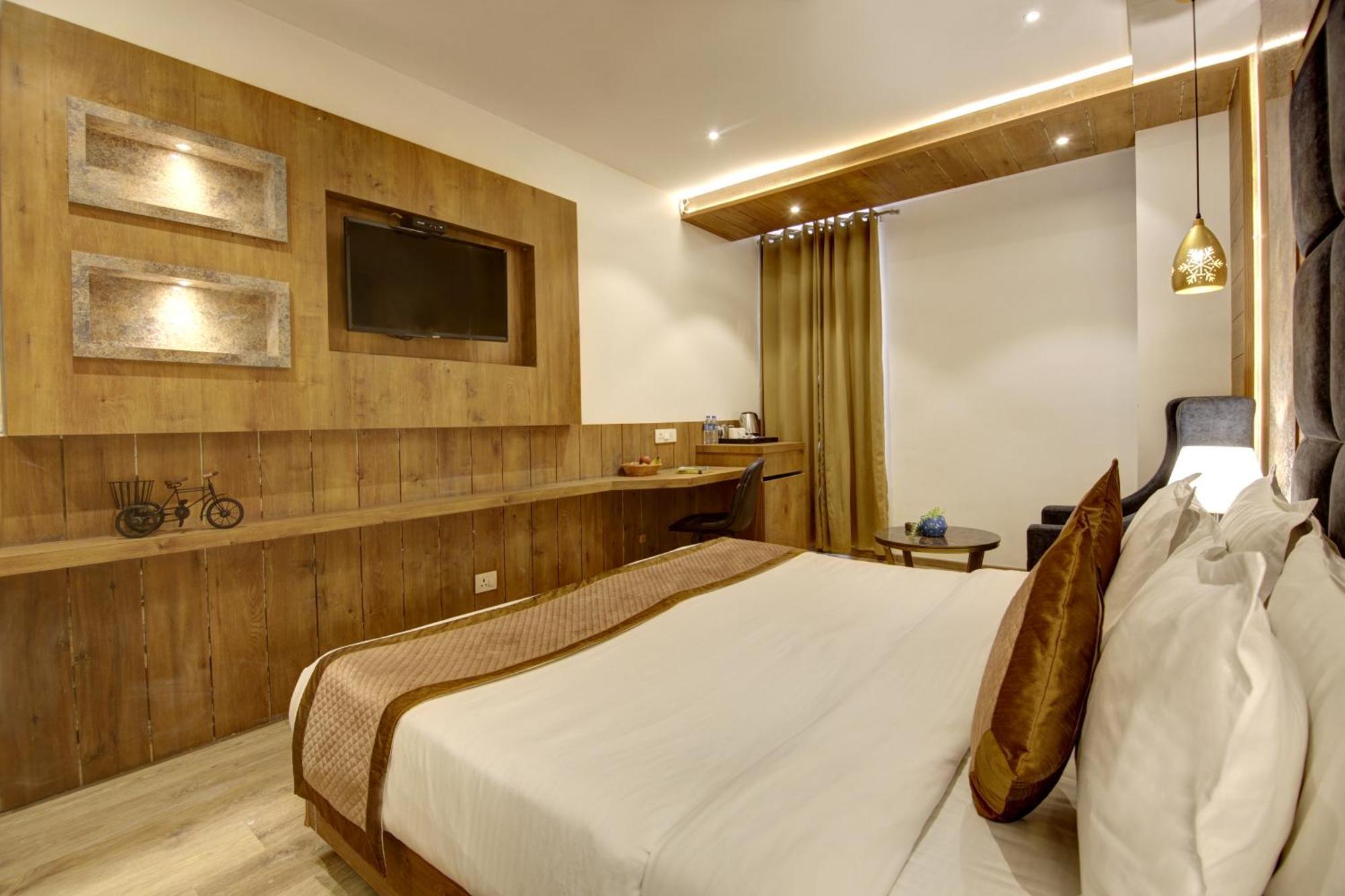 Hotel Town Grand Patel Nagar New Delhi Bagian luar foto