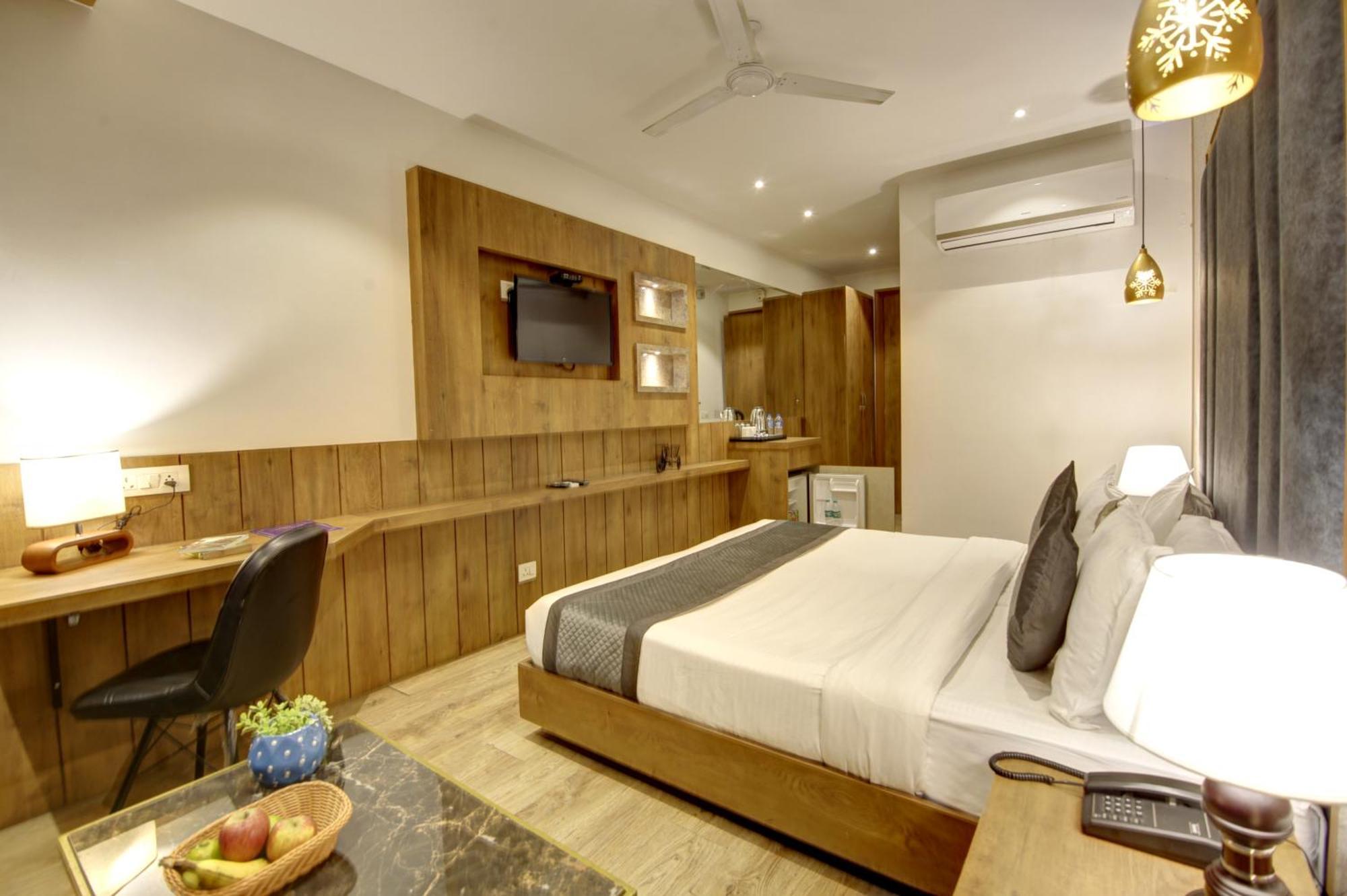 Hotel Town Grand Patel Nagar New Delhi Bagian luar foto