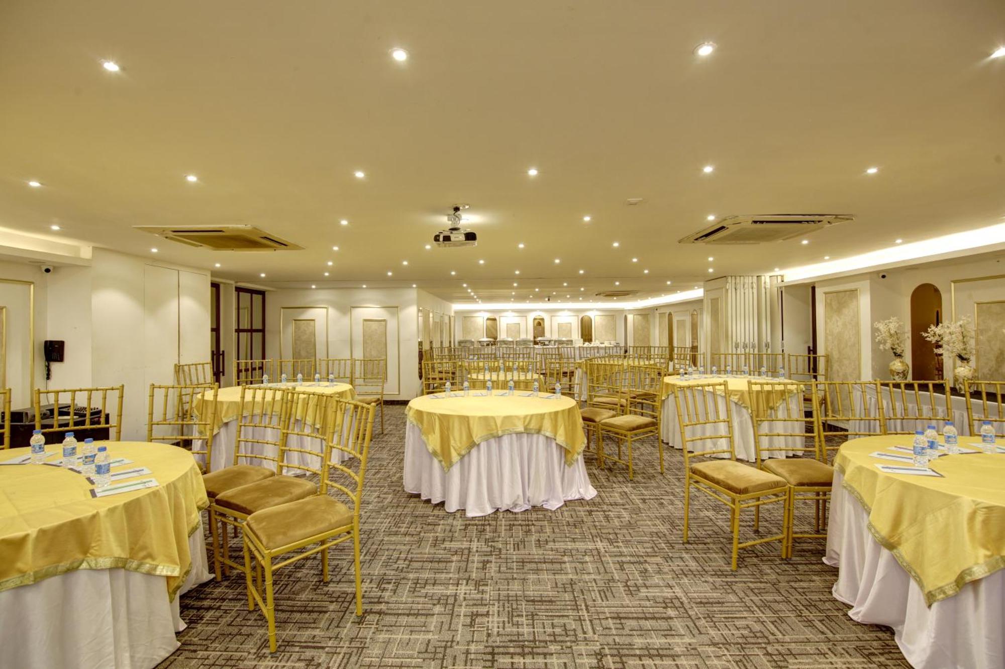Hotel Town Grand Patel Nagar New Delhi Bagian luar foto