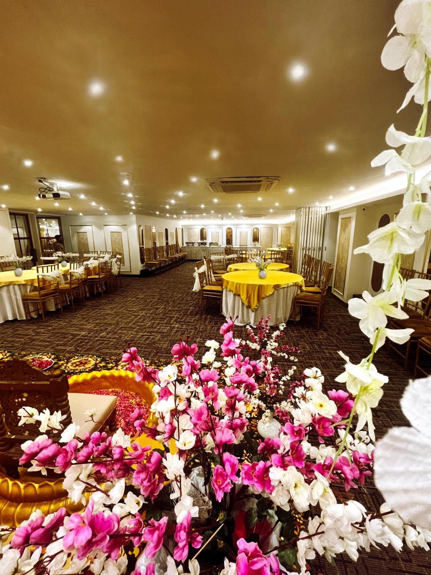 Hotel Town Grand Patel Nagar New Delhi Bagian luar foto